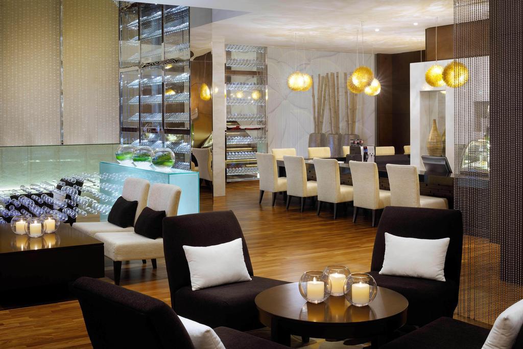 Asiana Hotel Dubai Luaran gambar The Lounge at the airport