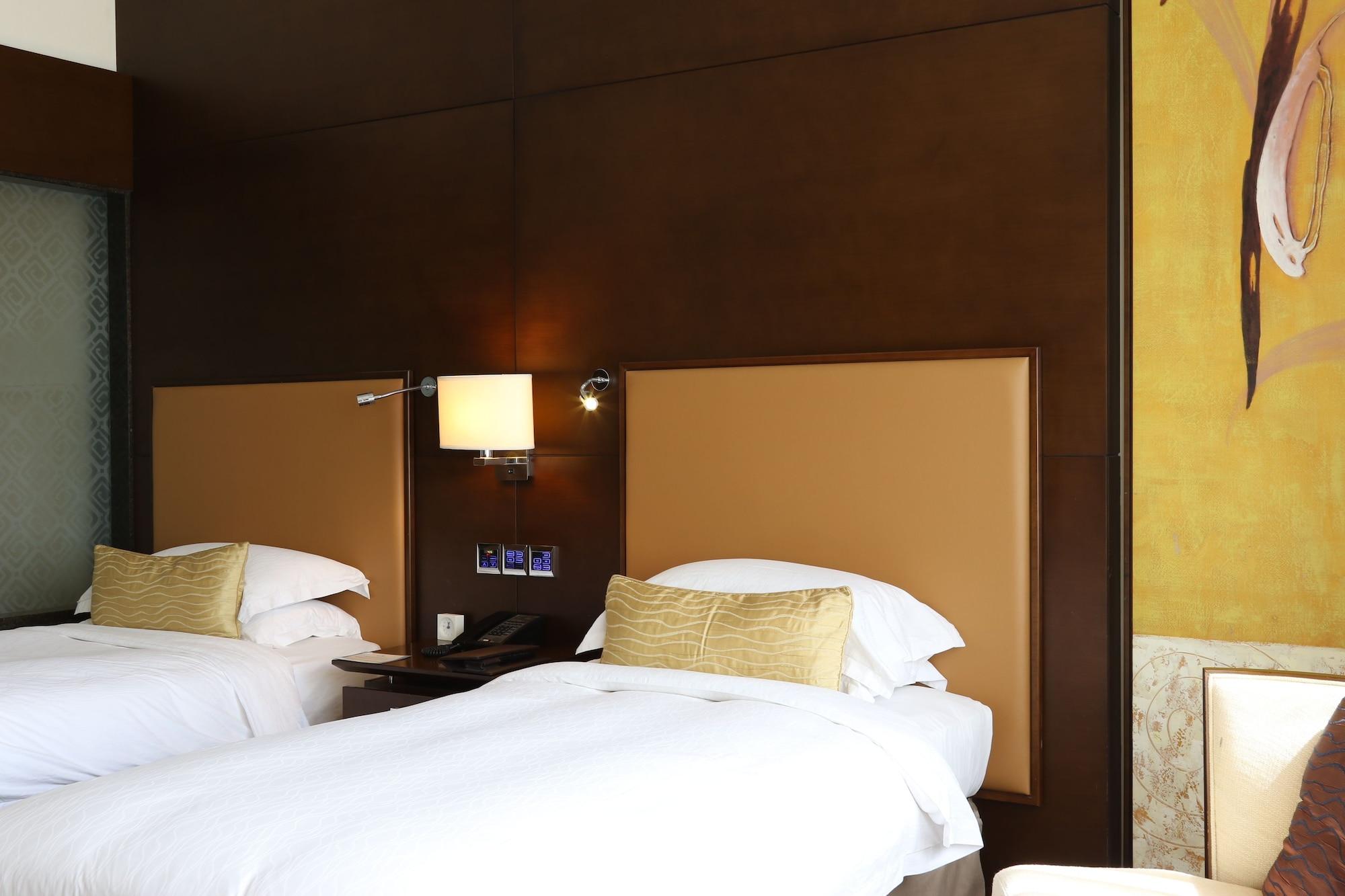 Asiana Hotel Dubai Luaran gambar A room at the hotel