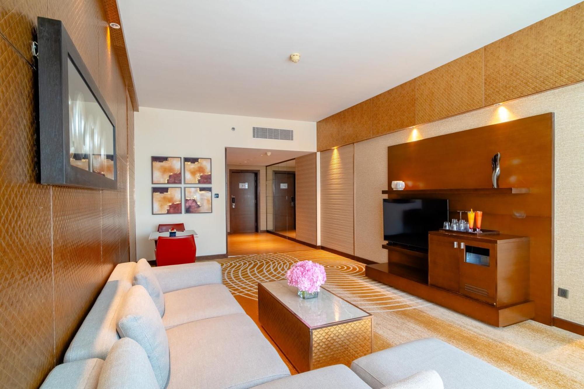 Asiana Hotel Dubai Luaran gambar A suite at the hotel