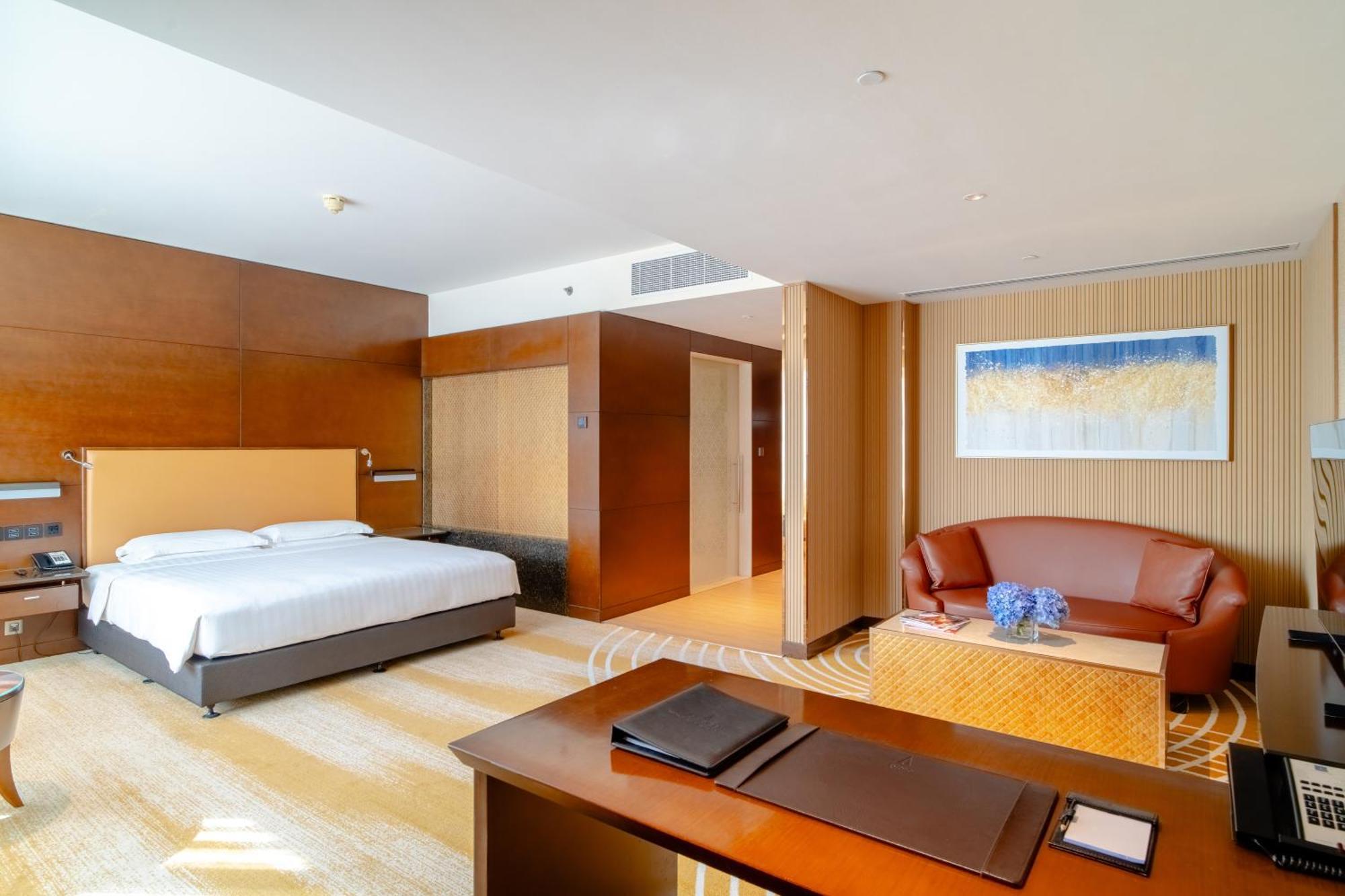 Asiana Hotel Dubai Luaran gambar A suite at the hotel