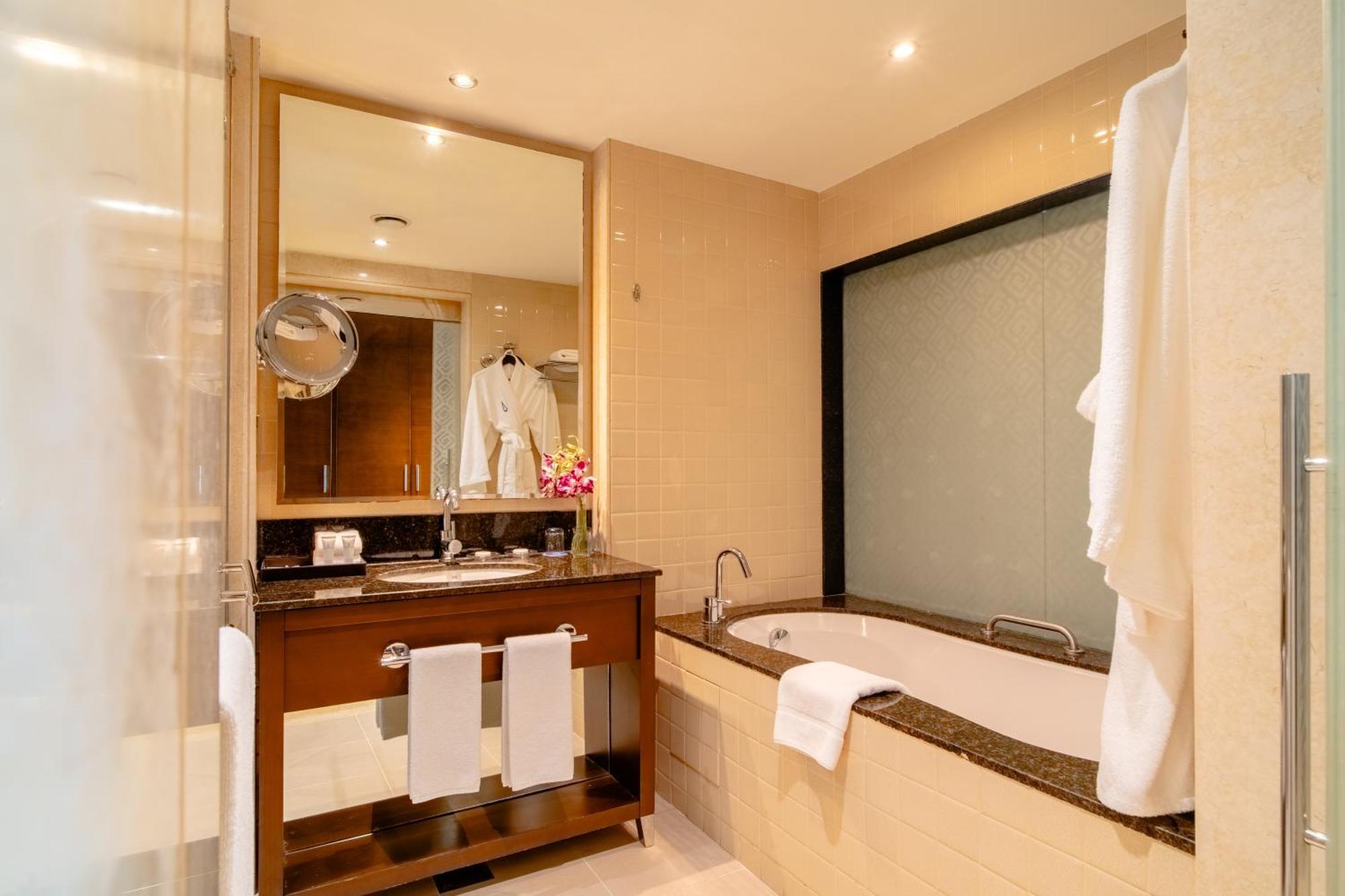 Asiana Hotel Dubai Luaran gambar Bathroom