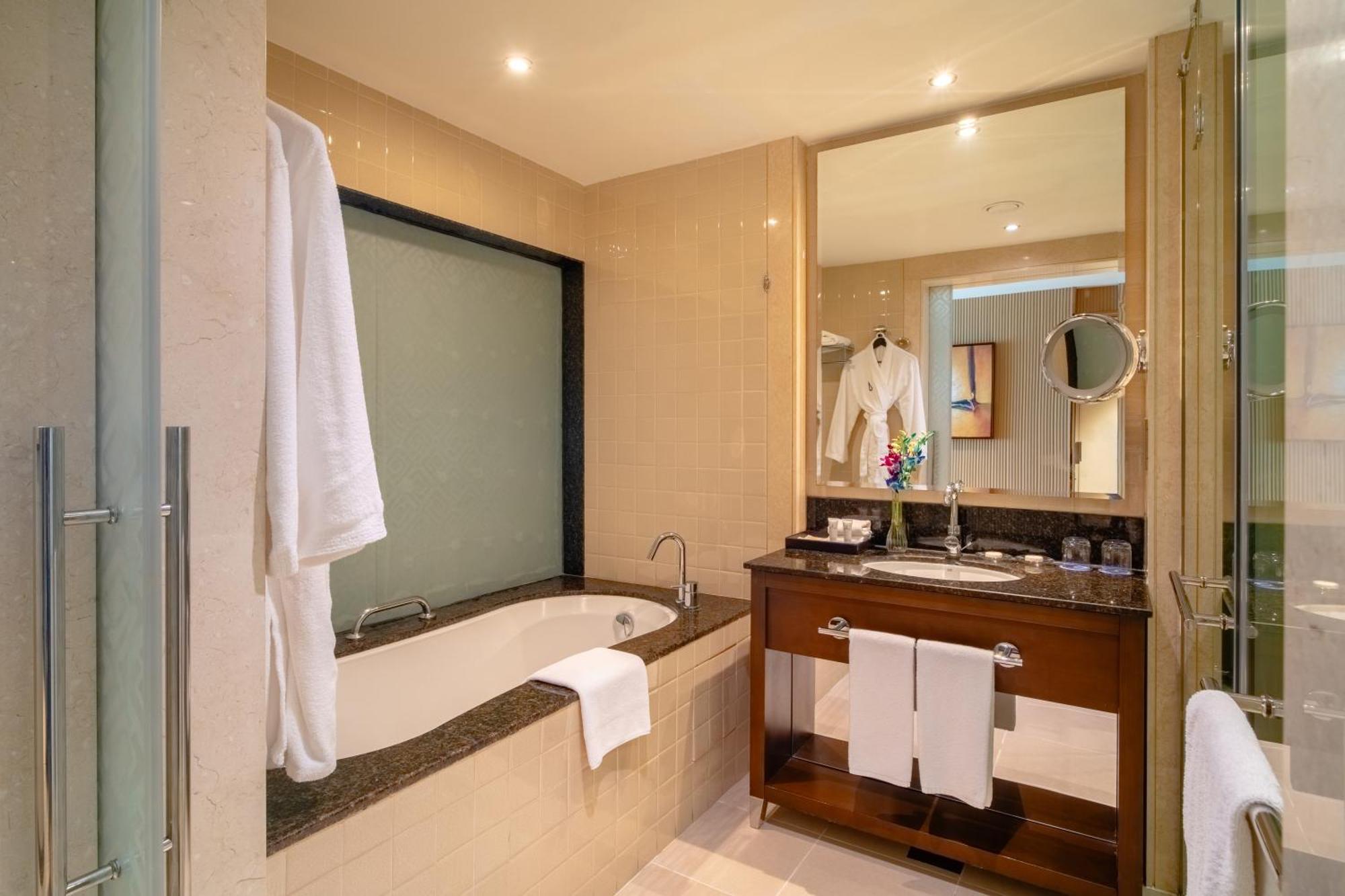 Asiana Hotel Dubai Luaran gambar A bathroom in a hotel