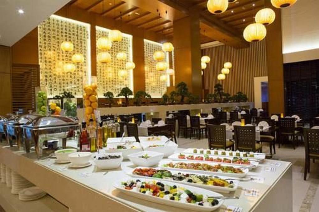Asiana Hotel Dubai Luaran gambar The restaurant at the hotel