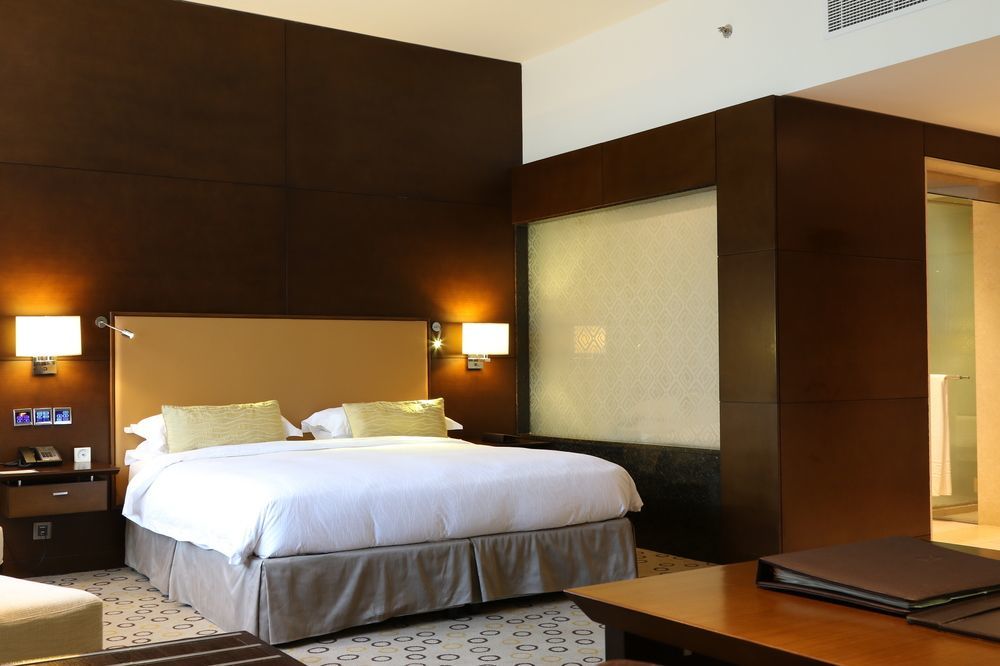 Asiana Hotel Dubai Luaran gambar A bedroom at the hotel